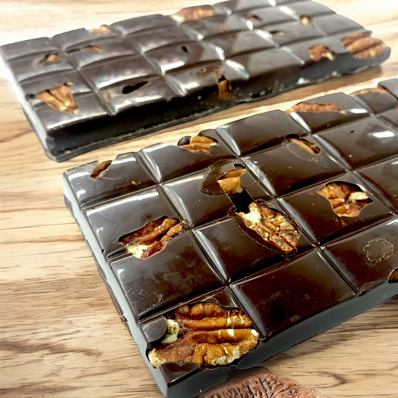 Chocoladereep Pure Chocolade met Pecannoten – 100 Gram