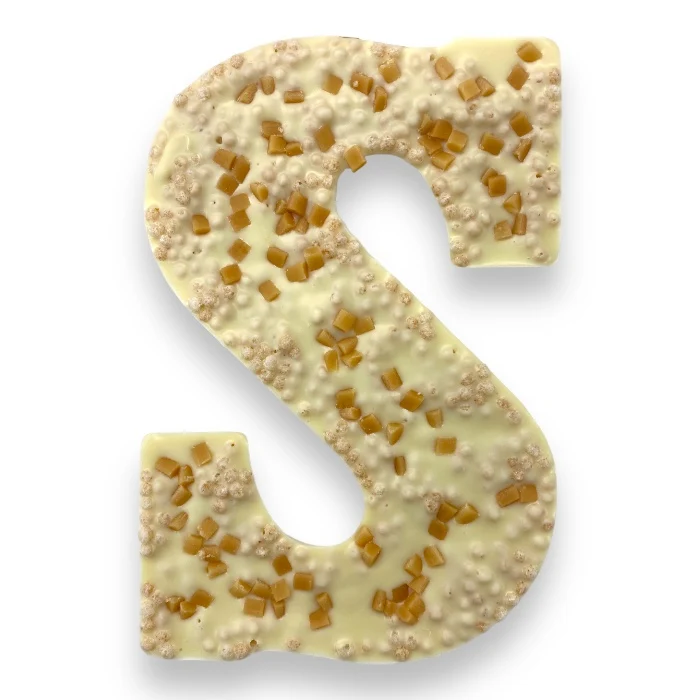 Luxe Witte Chocoladeletter S met Salted Caramel en Gepofte Rijst