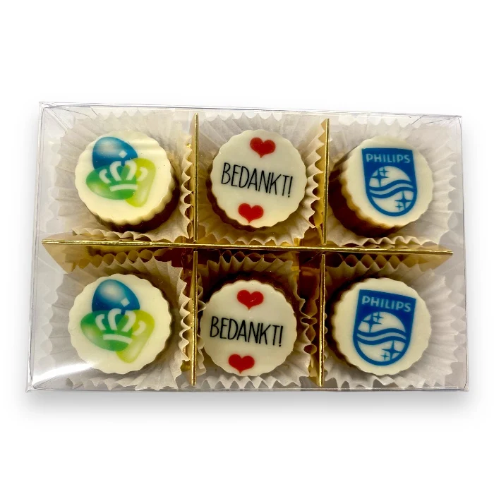 6 bonbons met logo in transparant doosje (minimaal 10 doosjes)