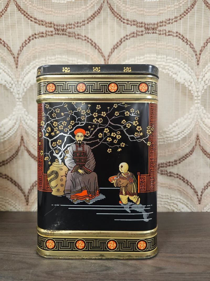 Chinees vintage theeblik met figuren 22 cm