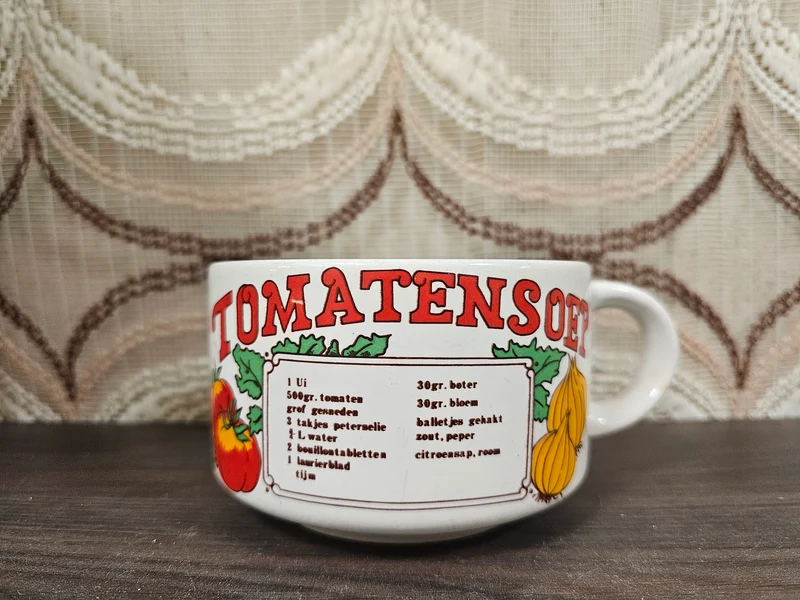Vintage soepkom tomatensoep met recept