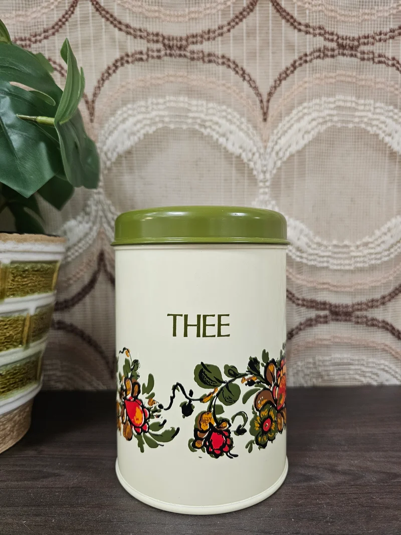 Vintage thee blik met bloemen