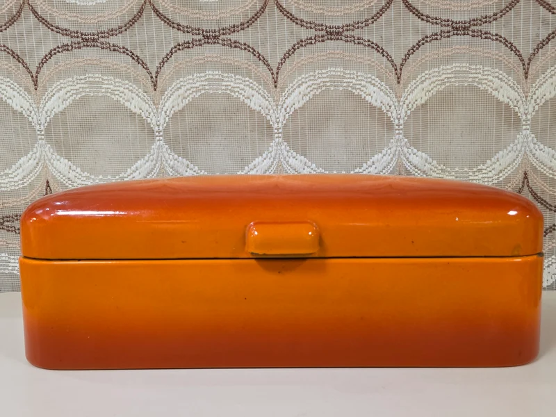 Vintage oranje emaille broodtrommel