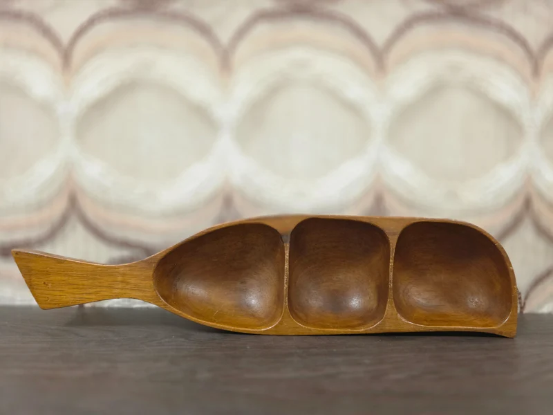 Vintage houten snackschaal met handgreep en 3 vakken