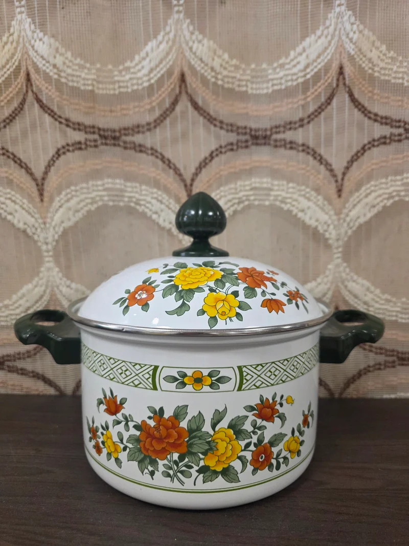 Vintage emaille kookpan met bloemendecor