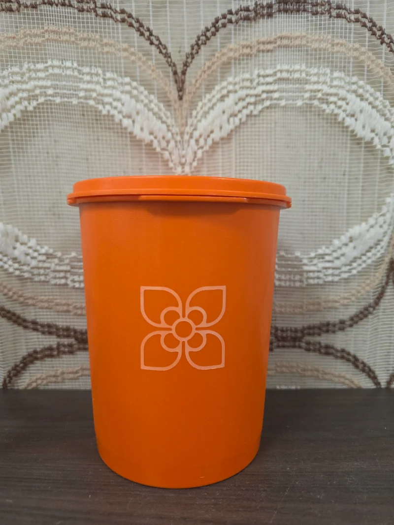 Tupperware oranje voorraadbus sterdeksel