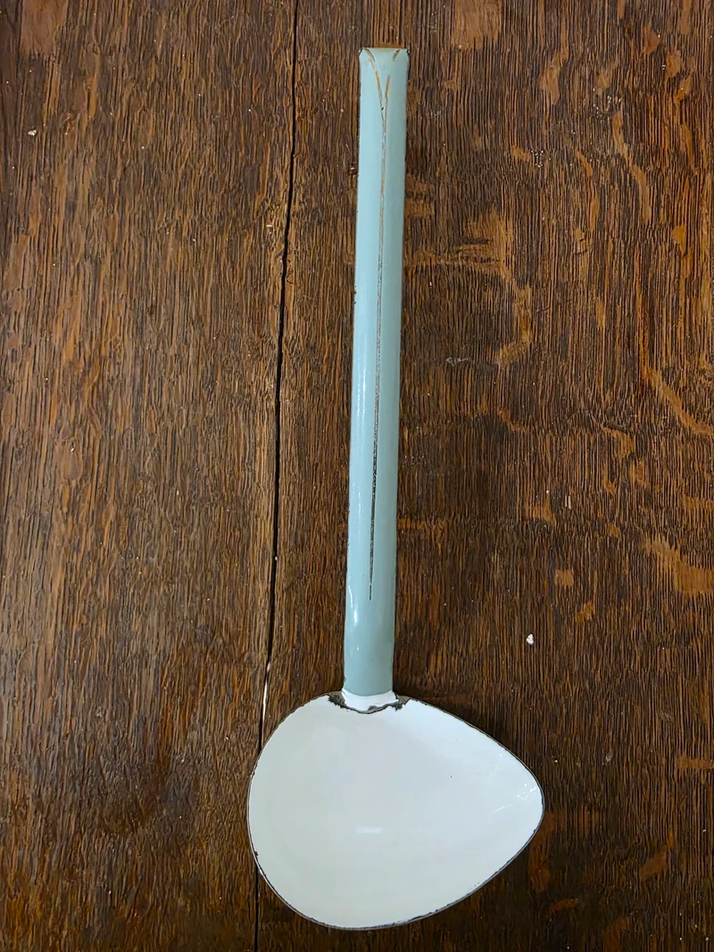 Vintage emaille sauslepel mintgroen wit