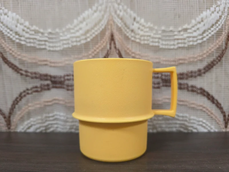 Tupperware koffie beker zachtgeel