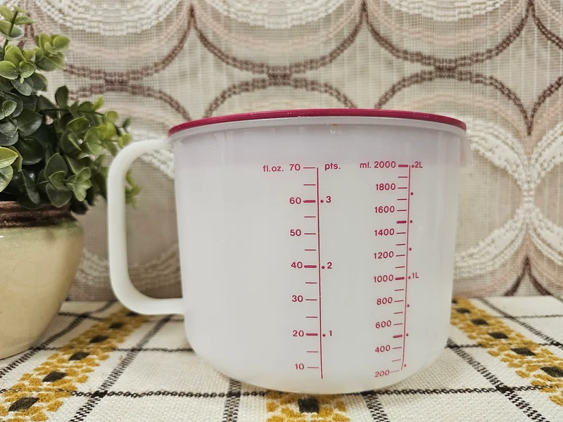 Tupperware maatbeker 2 liter met roze deksel