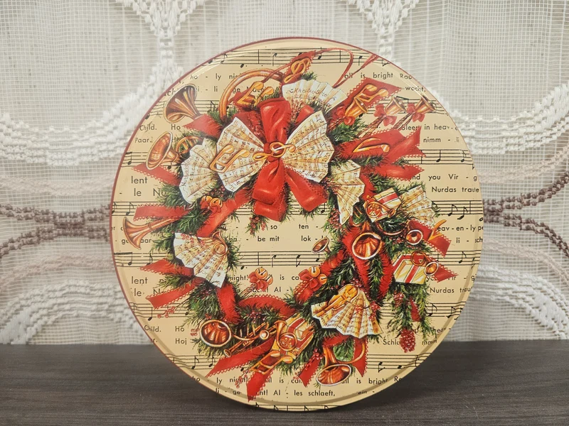 Vintage kerstblik Stille Nacht rond blik 20 cm met muziekblad en krans