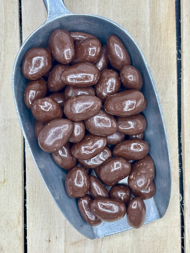 Amandes enrobées de Chocolat Noir +/- 150gr