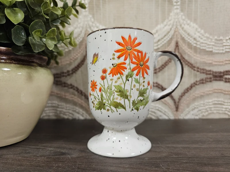 Wildflower beker met voet –oranje bloemen