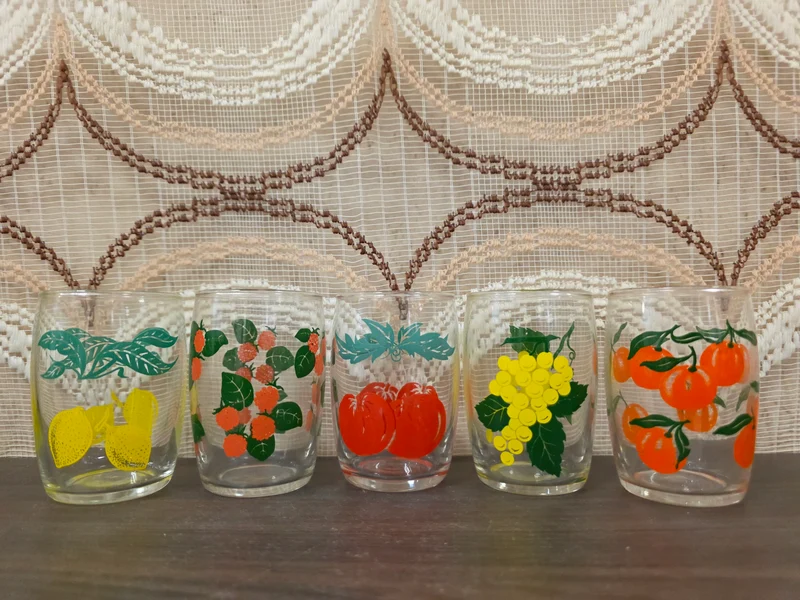 Vintage glaasjes met fruit decor