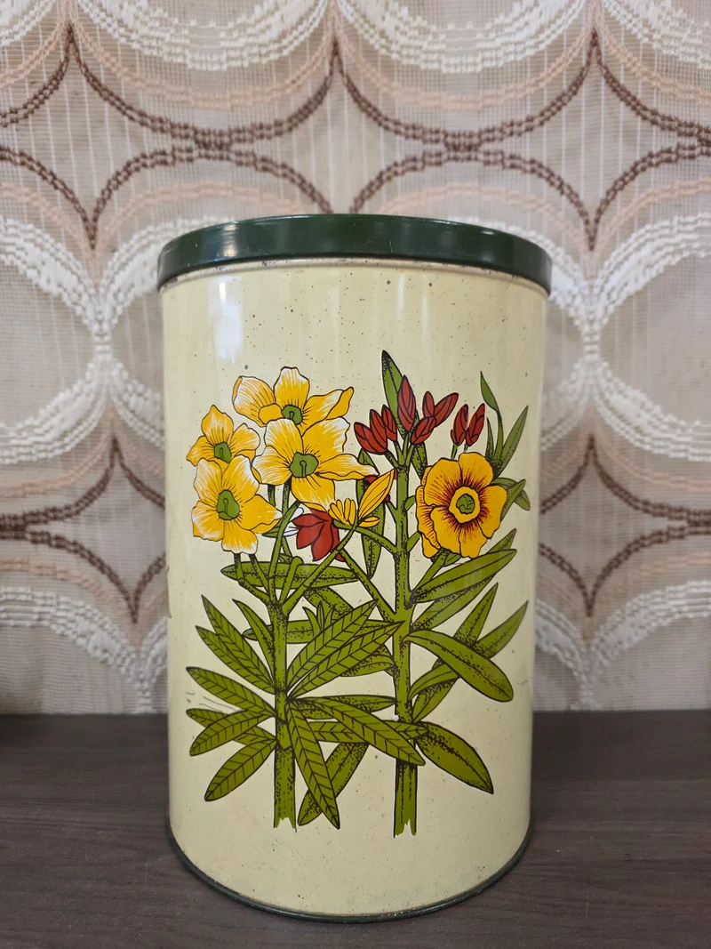 Vintage botanisch groot blik wilde bloemen