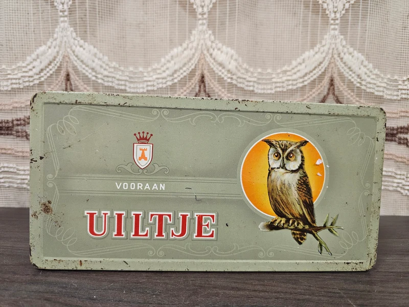Vintage Uiltje sigarenblik Vooraan met rode opdruk 23,5 cm