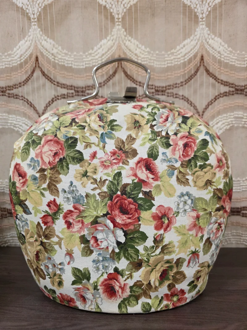 Theebeurs met knip – vintage rozenstof