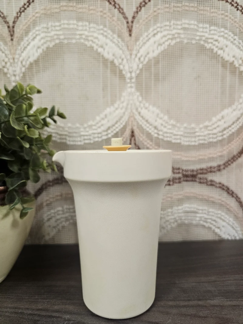 Tupperware kannetje cremekleur – 13,5 cm hoog