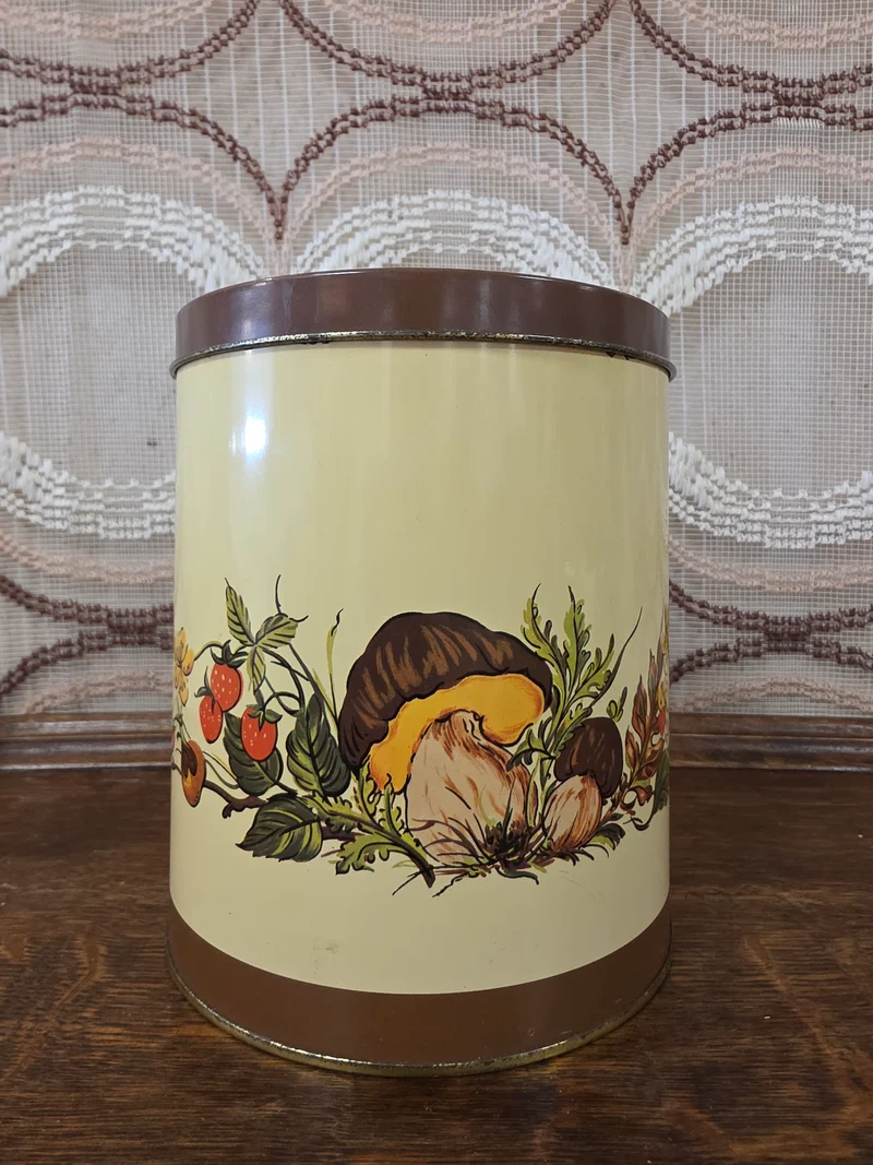 Vintage herfstblik met paddenstoelen en bloemen