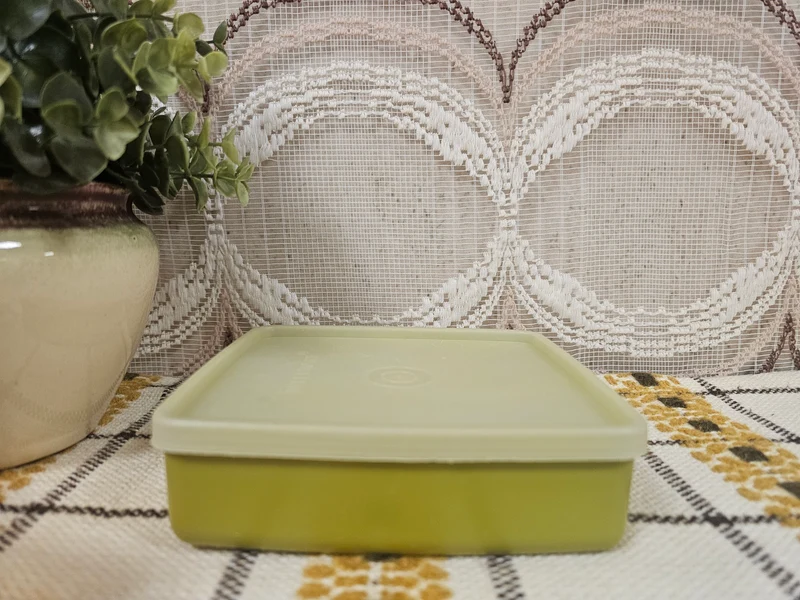 Tupperware olijfgroen bakje met deksel
