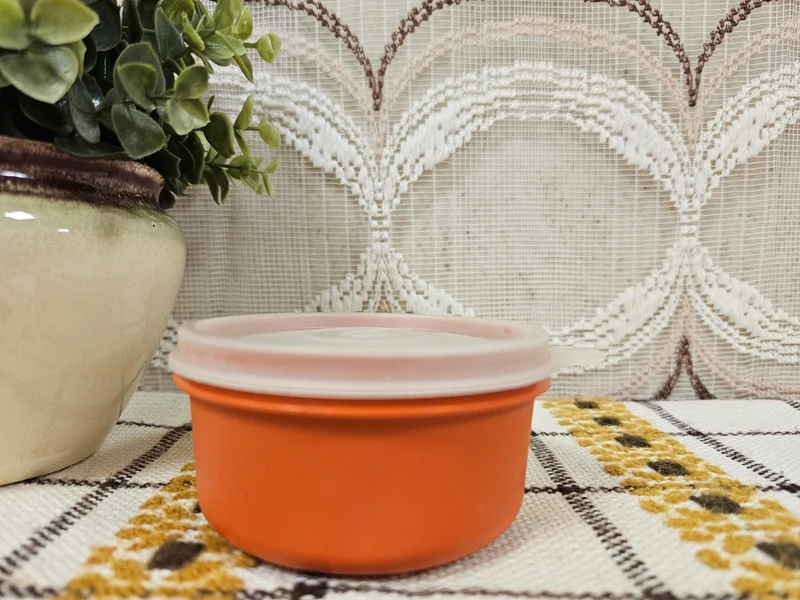 Tupperware bakje rond roestbruin 9,5 cm