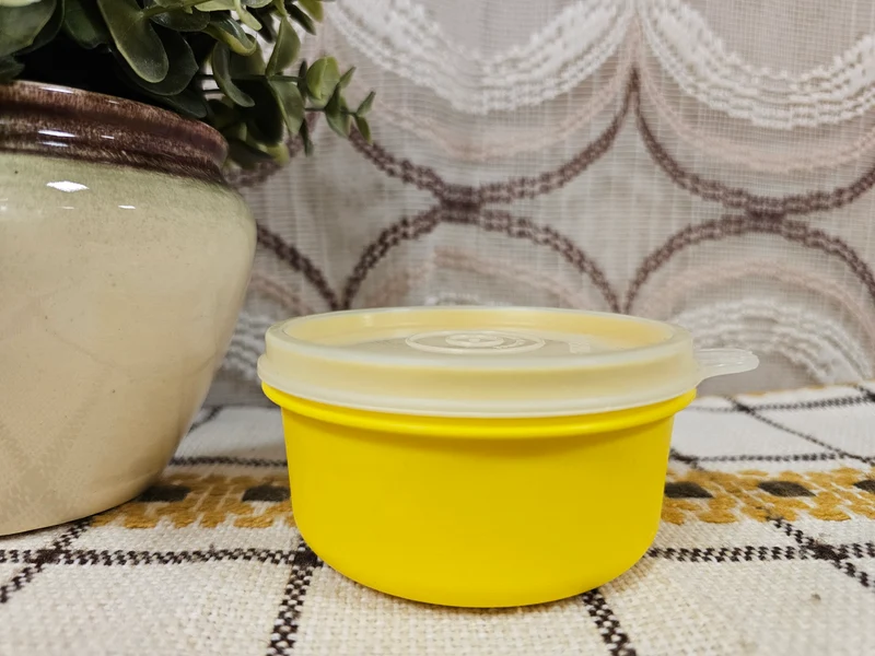 Tupperware bakje rond geel 9,5 cm
