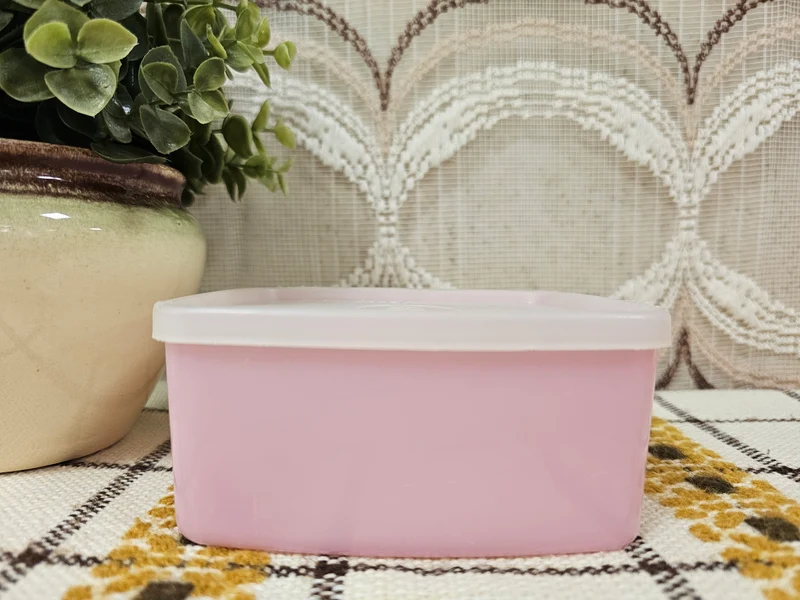 Tupperware bakje vierkant roze