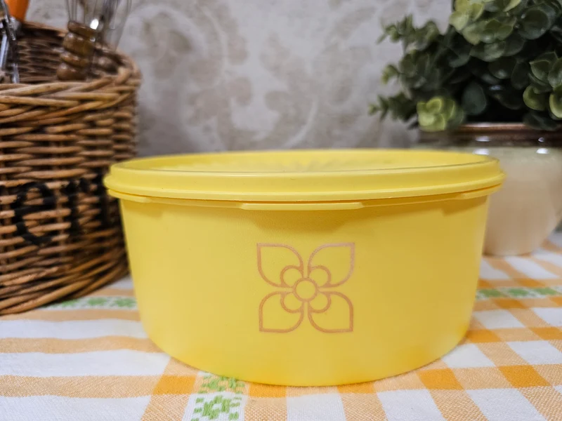 Tupperware gele koektrommel
