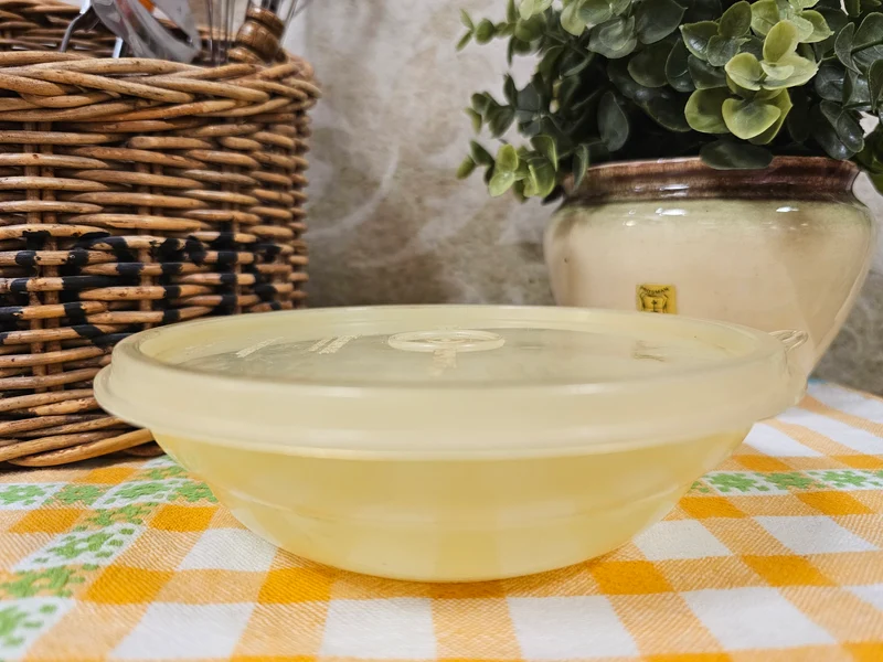 Tupperware geel pastel schaaltje