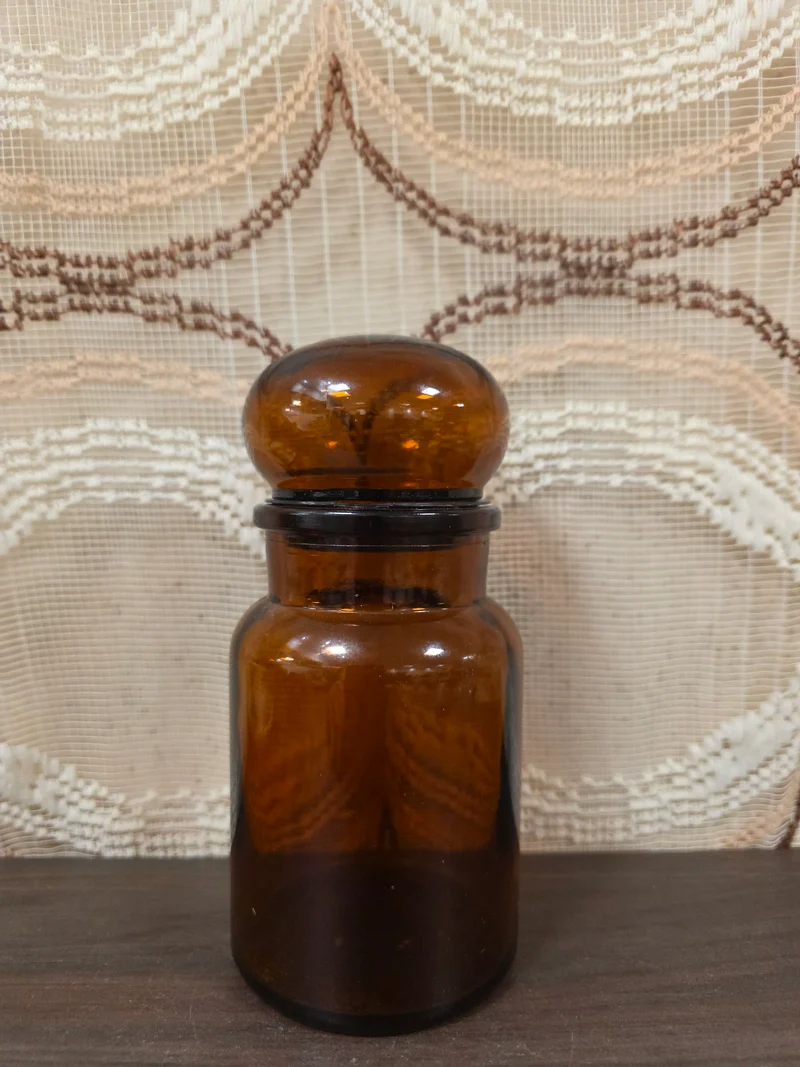 Bruine glazen apothekerspot
