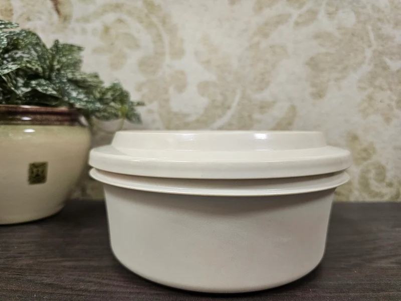 Tupperware trommel cremekleur