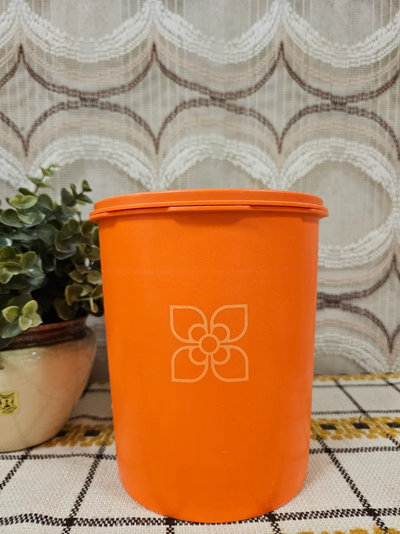 Tupperware voorraadbus oranje met sterdeksel – Ø 15,5 cm x 19