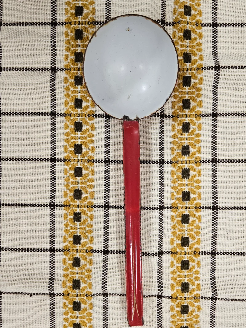 Vintage emaille soeplepel rood-wit