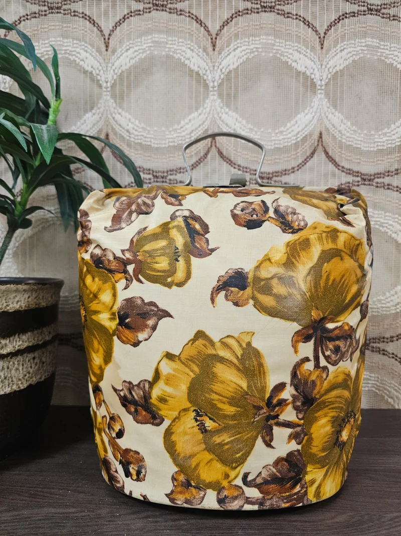 Vintage theebeurs met knip goudbruine bloemen