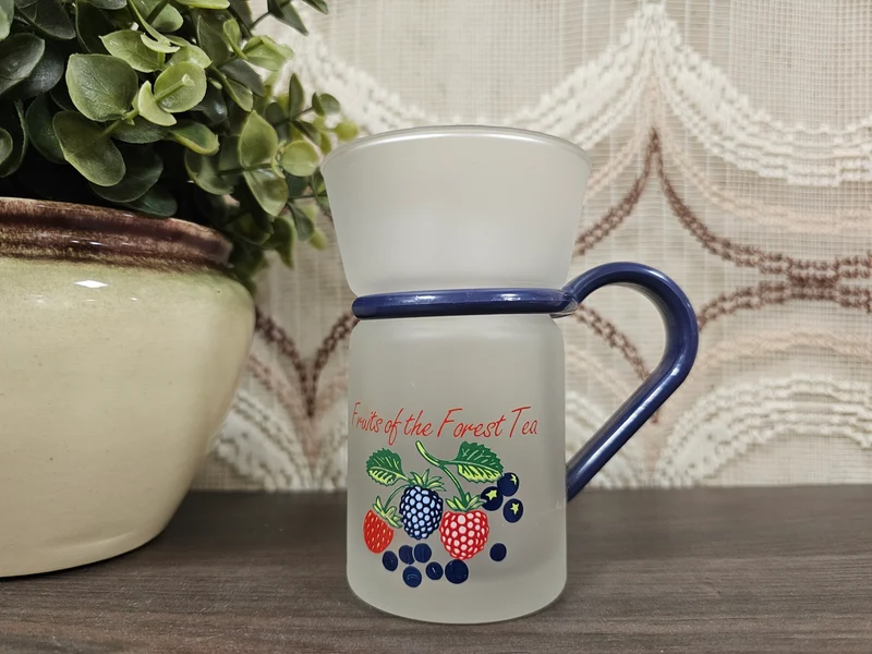 Thee beker matglas bosvruchten