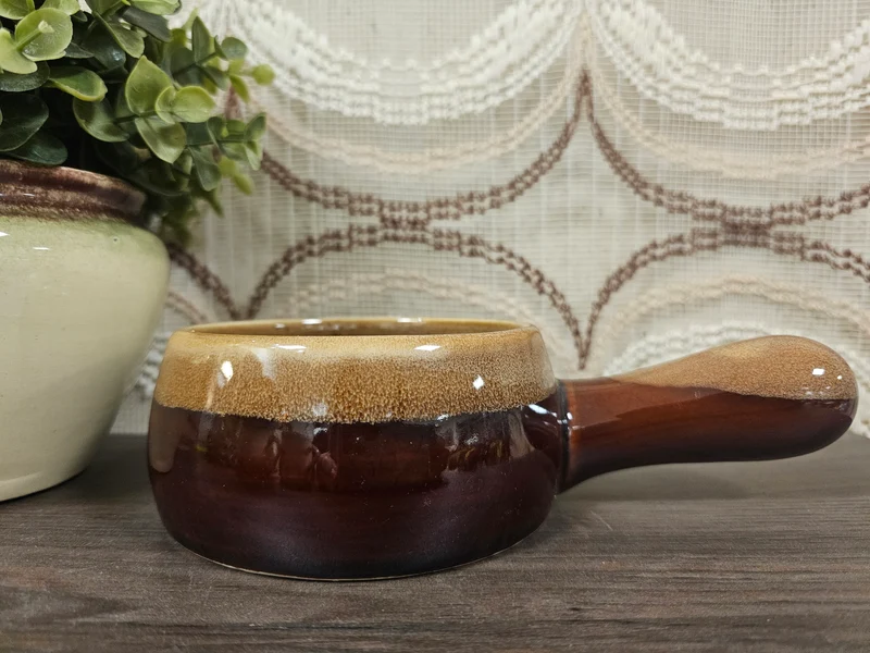 Vintage bruine fat lava kom met handvat