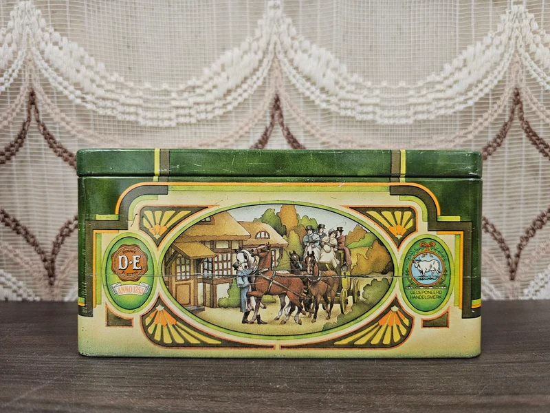 Vintage Douwe Egberts Pickwick theeblik