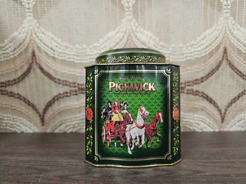 Vintage Pickwick theeblik koets – Douwe Egberts