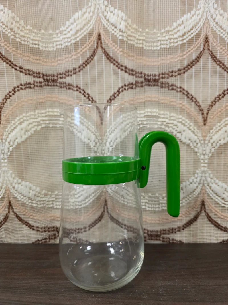 Vintage glazen kan groen handvat