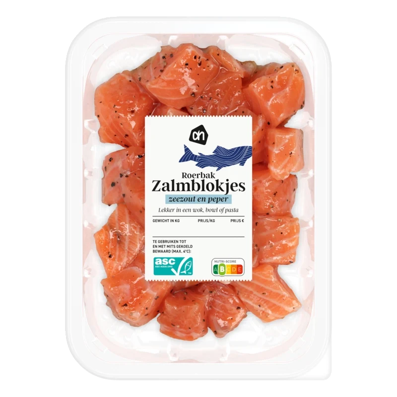 Roerbak zalmblokjes zeezout en peper