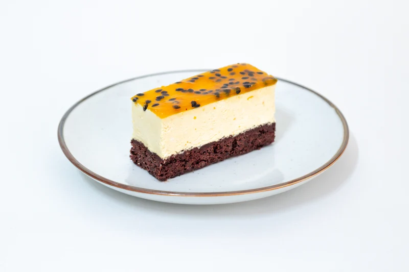 Passievrucht-brownie bavaroisegebak