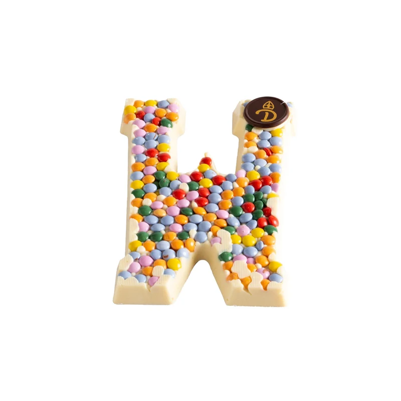 Chocoladeletter Wit - gekleurde chocoladepastilles
