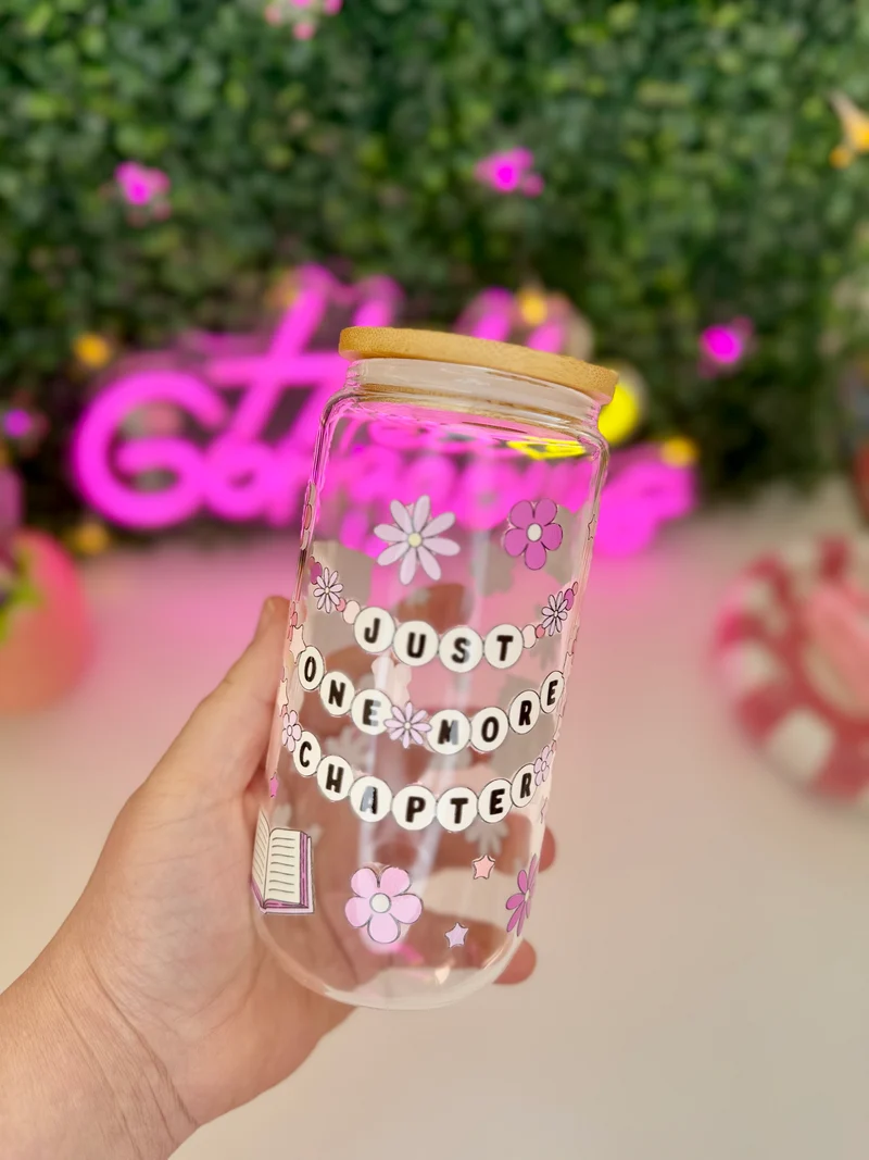 Drinkglas met rietje| just one more chapter
